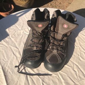 SWISS GEAR BROWN BOOTS🥾